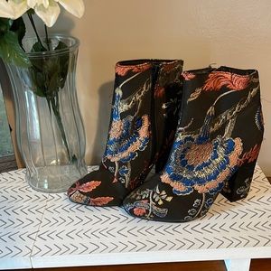 Heeled booties